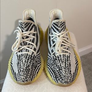 Yeezy 350 zebras REPLICA